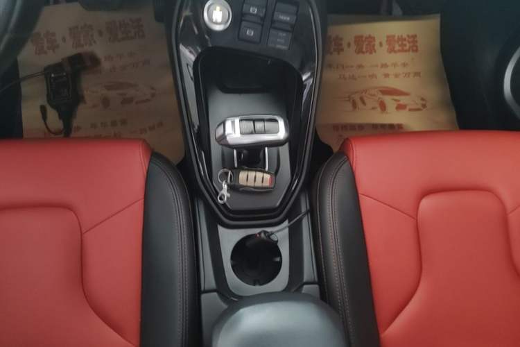 Used Haval H2s 2017 Red-Label 1.5T Dual-Clutch Elite Model Gear Lever