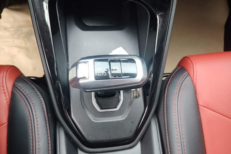 Used Haval H2s 2017 Red-Label 1.5T Dual-Clutch Elite Model Gear Lever