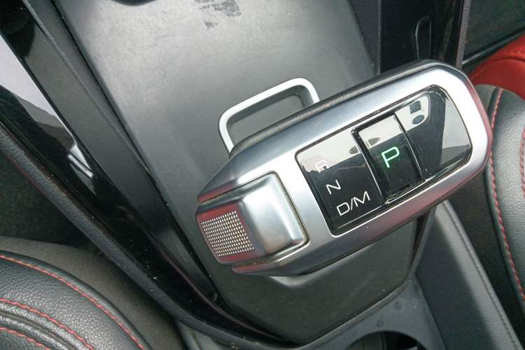 Used Haval H2s 2017 Red-Label 1.5T Dual-Clutch Luxury Model Gear Lever