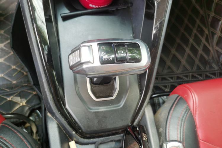 Used Haval H2s 2017 Blue Label 1.5T Dual-Clutch Comfort Model Gear Lever