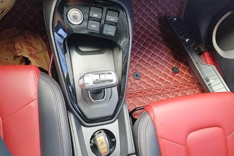 Used Haval H2s 2017 Red-Label 1.5T Dual-Clutch Elite Model Gear Lever