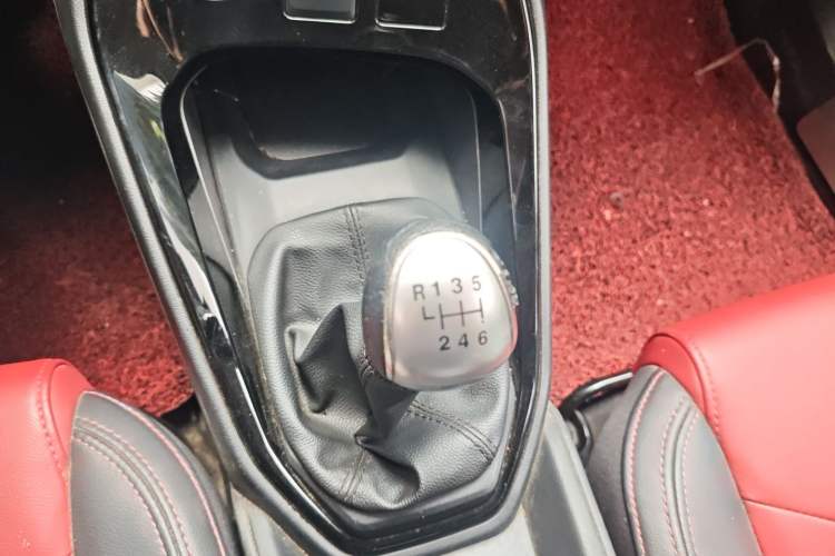 Used Haval H2s 2017 Blue Label 1.5T Manual Elite Model Gear Lever