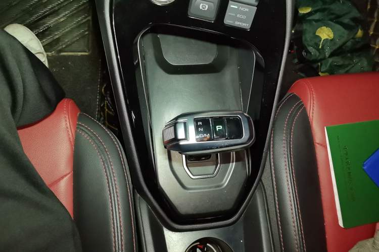 Used Haval H2s 2017 Red-Label 1.5T Dual-Clutch Elite Model Gear Lever