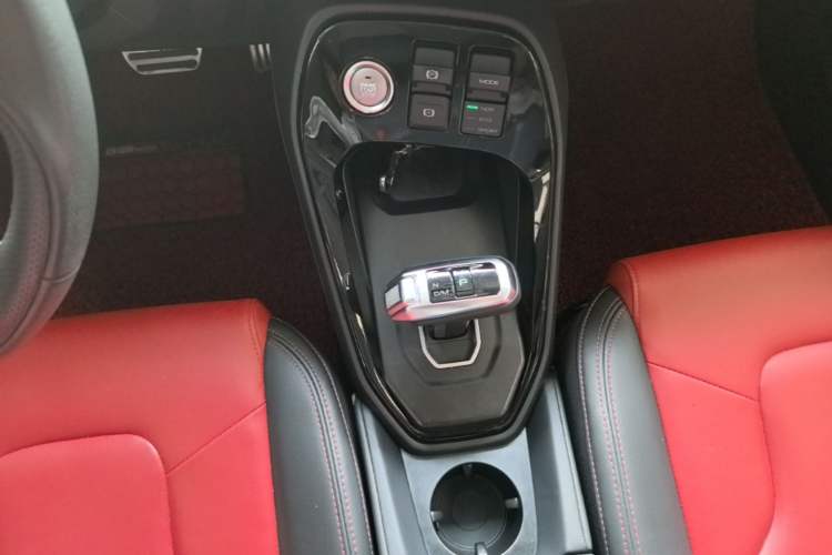 Used Haval H2s 2017 Red-Label 1.5T Dual-Clutch Luxury Model Gear Lever