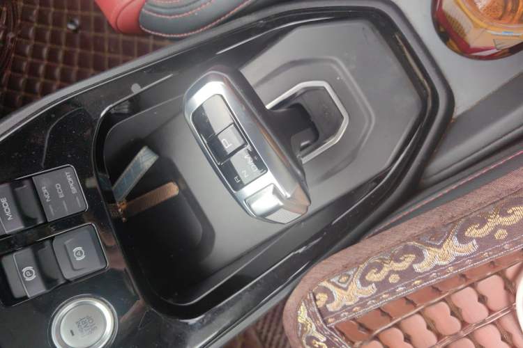 Used Haval H2s 2017 Red-Label 1.5T Dual-Clutch Luxury Model Gear Lever