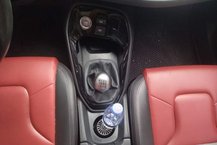 Used Haval H2s 2017 Red-Label 1.5T Manual Elite Model Gear Lever