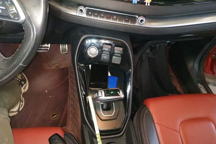 Used Haval H2s 2017 Blue Label 1.5T Dual-Clutch Luxury Model Gear Lever