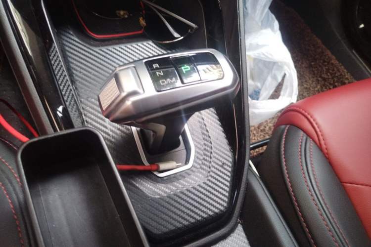 Used Haval H2s 2017 Blue Label 1.5T Dual-Clutch Luxury Model Gear Lever