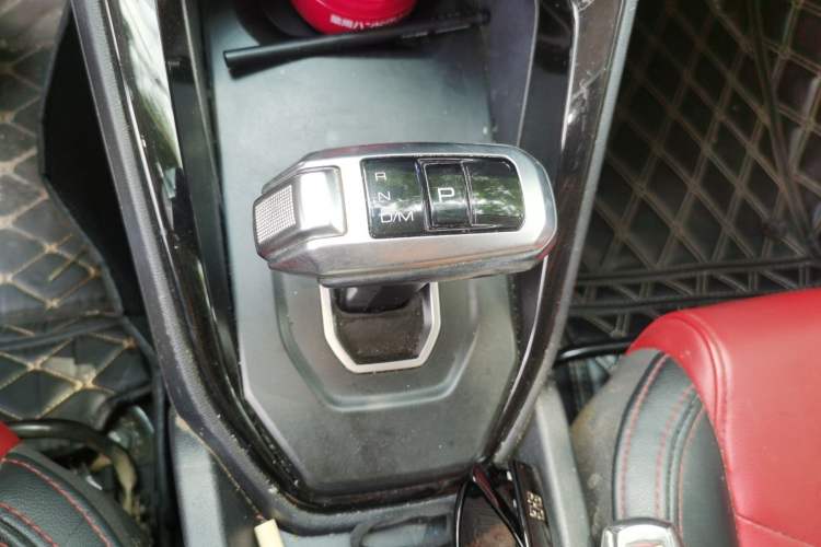 Used Haval H2s 2017 Blue Label 1.5T Dual-Clutch Comfort Model Gear Lever
