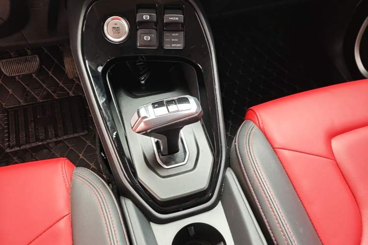 Used Haval H2s 2017 Red-Label 1.5T Dual-Clutch Elite Model Gear Lever