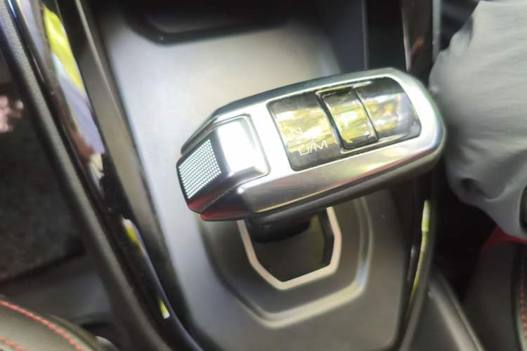 Used Haval H2s 2017 Red-Label 1.5T Dual-Clutch Luxury Model Gear Lever