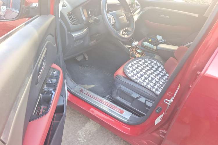 Used Haval H2s 2017 Red-Label 1.5T Dual-Clutch Elite Model Interior 3