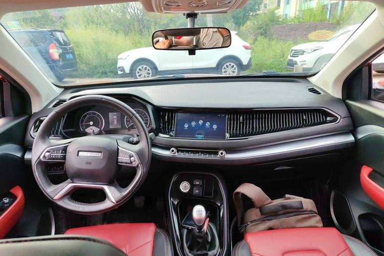 Used Haval H2s 2017 Red-Label 1.5T Manual Elite Model Interior 3