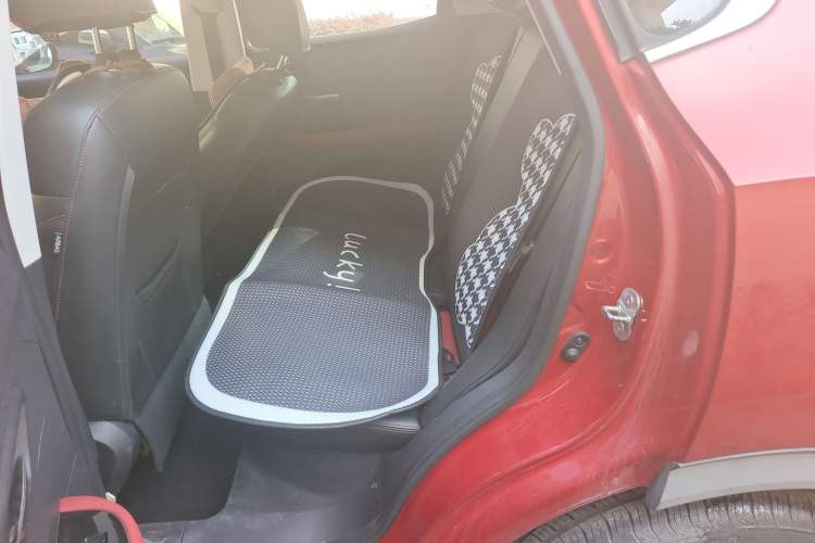 Used Haval H2s 2017 Red-Label 1.5T Dual-Clutch Elite Model Interior 4