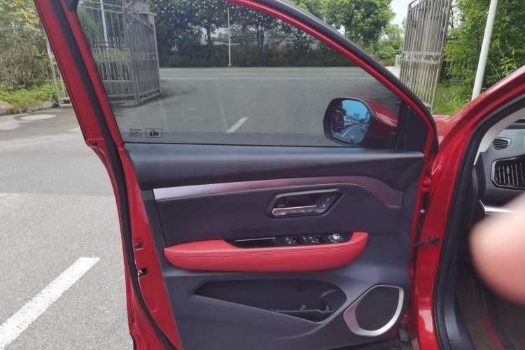 Used Haval H2s 2017 Red-Label 1.5T Dual-Clutch Elite Model Left Front Door Interior