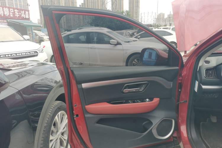 Used Haval H2s 2017 Red-Label 1.5T Manual Elite Model Left Front Door Interior