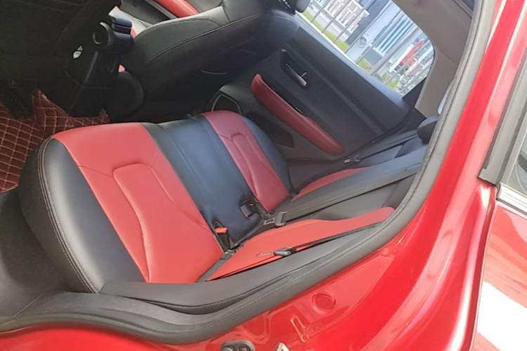 Used Haval H2s 2017 Red-Label 1.5T Dual-Clutch Elite Model Left Rear Seat