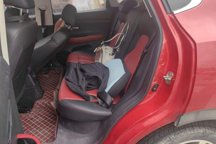 Used Haval H2s 2017 Red-Label 1.5T Dual-Clutch Luxury Model Left Rear Seat