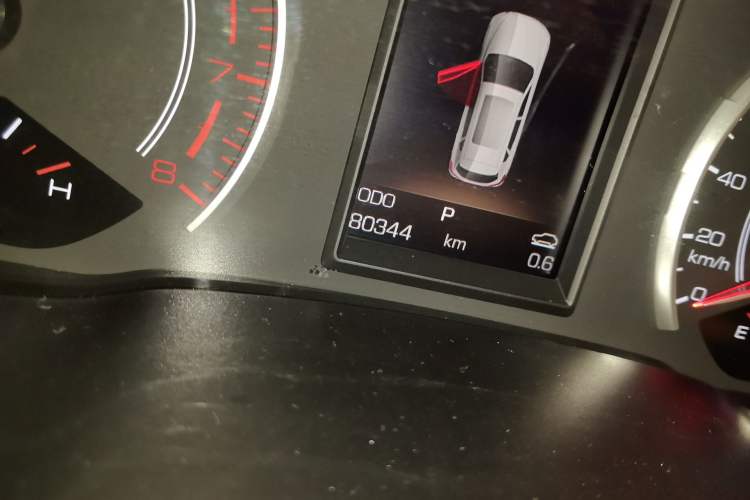 Used Haval H2s 2017 Red-Label 1.5T Dual-Clutch Elite Model Odometer Close Up