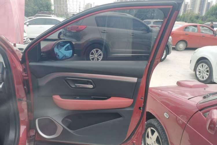 Used Haval H2s 2017 Red-Label 1.5T Manual Elite Model Right Front Door Interior