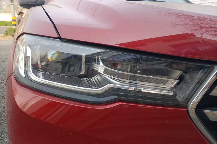 Used Haval H2s 2017 Blue Label 1.5T Dual-Clutch Comfort Model Right Front Headlight