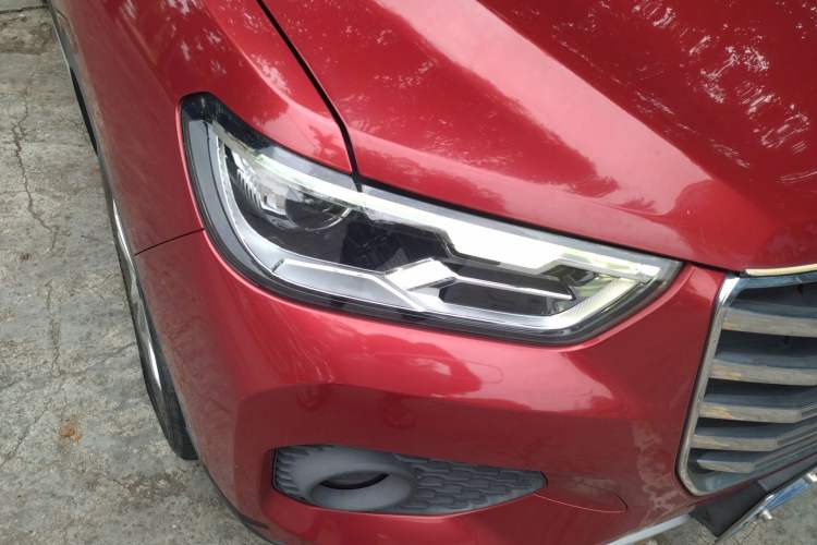 Used Haval H2s 2017 Red-Label 1.5T Manual Elite Model Right Front Headlight