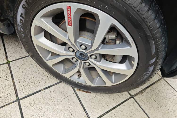 Used Haval H2s 2017 Red-Label 1.5T Dual-Clutch Luxury Model Right Front Wheel Hub
