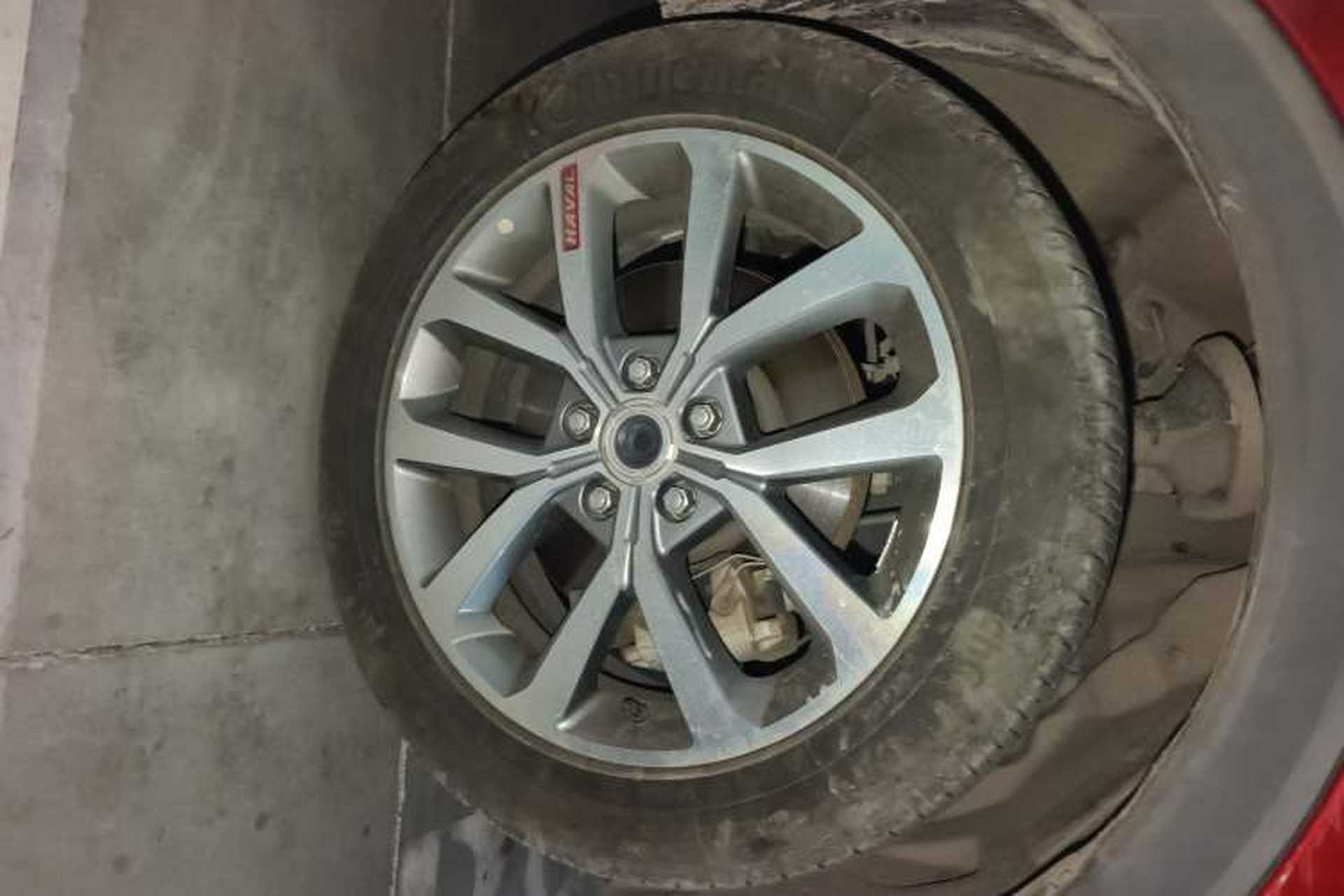 Used Haval H2s 2017 Red-Label 1.5T Dual-Clutch Luxury Model Right Front Wheel Hub