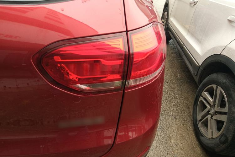 Used Haval H2s 2017 Red-Label 1.5T Dual-Clutch Luxury Model Right Rear Taillight