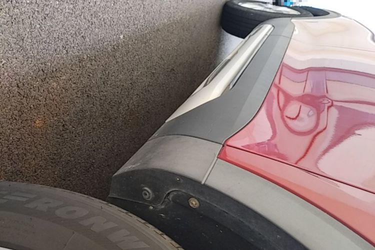 Used Haval H2s 2017 Red-Label 1.5T Dual-Clutch Elite Model Right Side Sill