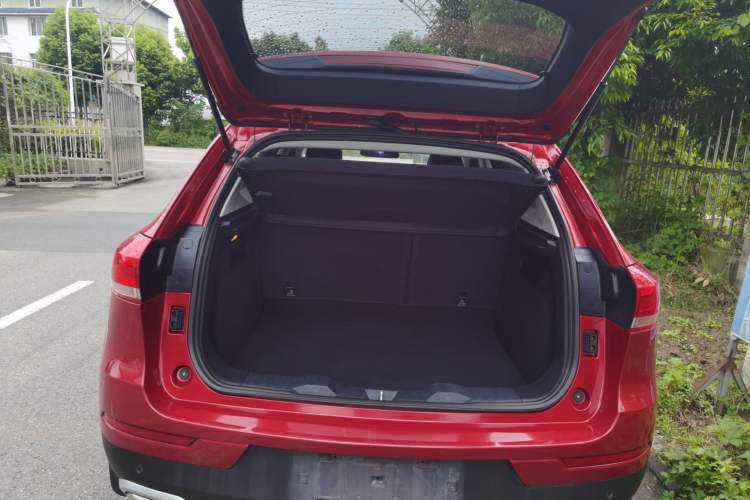 Used Haval H2s 2017 Red-Label 1.5T Dual-Clutch Elite Model Trunk