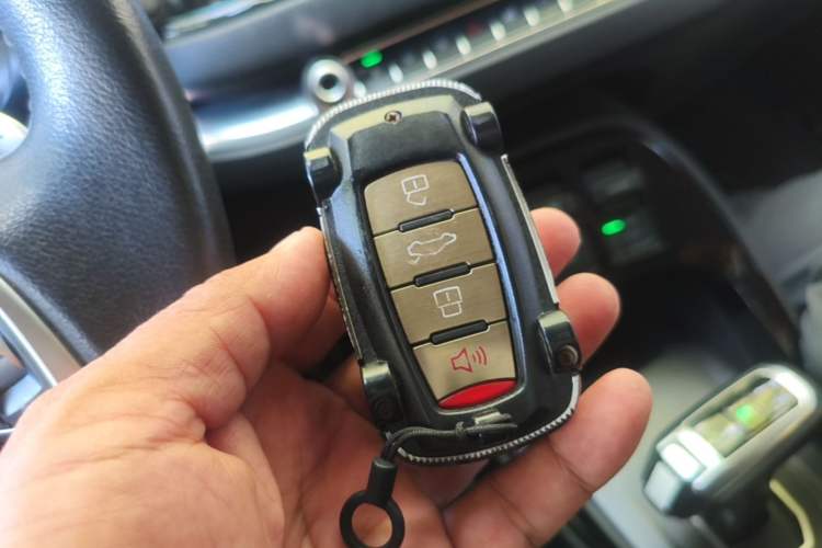 Used Haval H2s 2017 Red-Label 1.5T Dual-Clutch Luxury Model Vehicle Key