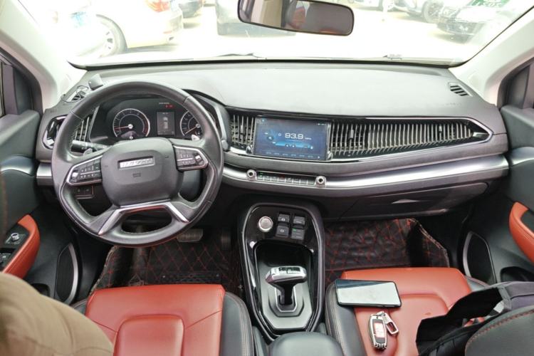 Used Haval H2s 2017 Red-Label 1.5T Dual-Clutch Comfort Model Center Console