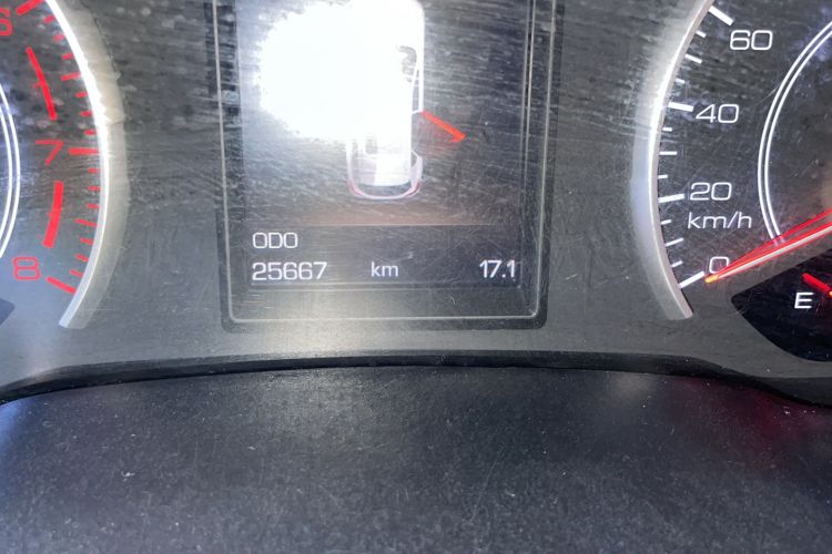 Used Haval H2s 2017 Red-Label 1.5T Dual-Clutch Elite Model Odometer Close Up