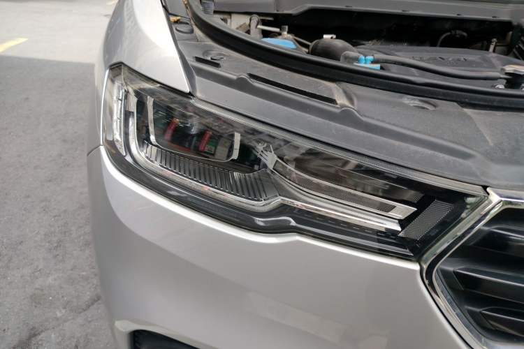 Used Haval H2s 2017 Blue Label 1.5T Dual-Clutch Elite Model Right Front Headlight