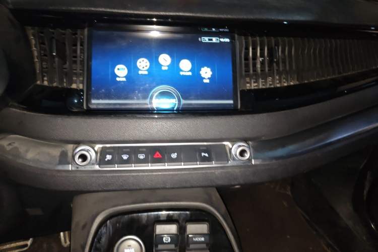 Used Haval H2s 2017 Blue Label 1.5T Dual-Clutch Luxury Model Audio And AC Panel