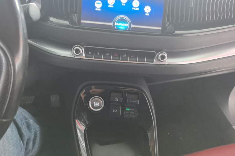 Used Haval H2s 2017 Red-Label 1.5T Dual-Clutch Elite Model Audio And AC Panel