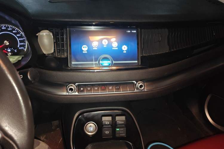 Used Haval H2s 2017 Red-Label 1.5T Dual-Clutch Elite Model Audio And AC Panel