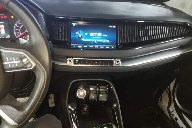 Used Haval H2s 2017 Red-Label 1.5T Dual-Clutch Comfort Model Audio And AC Panel