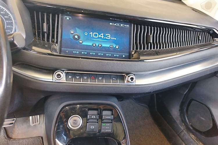Used Haval H2s 2017 Blue Label 1.5T Dual-Clutch Luxury Model Audio And AC Panel
