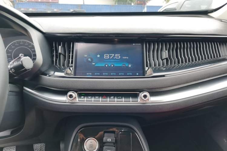 Used Haval H2s 2017 Red Label 1.5T Manual Comfort Model Audio And AC Panel