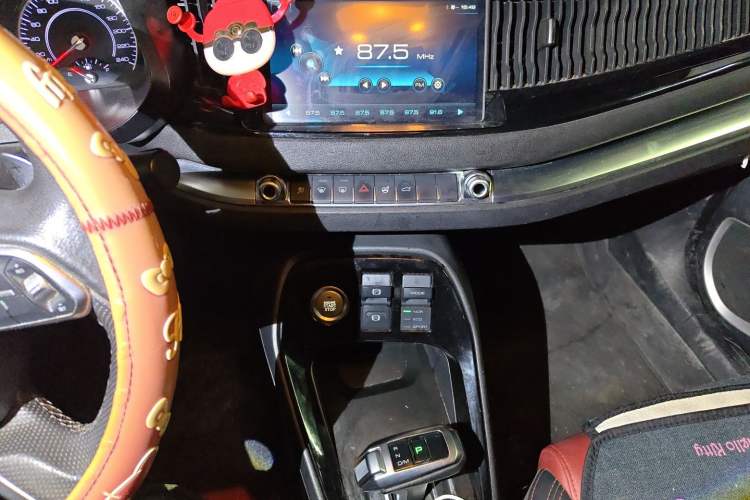 Used Haval H2s 2017 Red-Label 1.5T Dual-Clutch Elite Model Audio And AC Panel