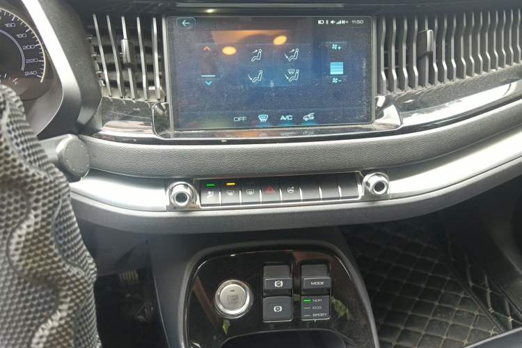 Used Haval H2s 2017 Blue Label 1.5T Dual-Clutch Comfort Model Audio And AC Panel
