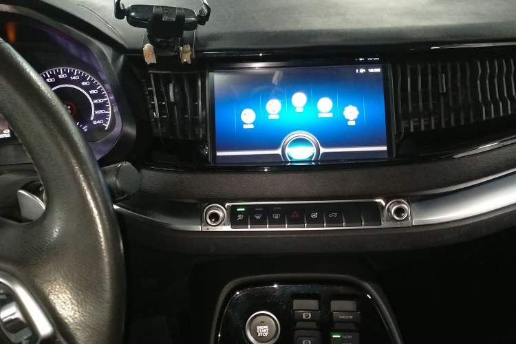 Used Haval H2s 2017 Red-Label 1.5T Dual-Clutch Elite Model Audio And AC Panel