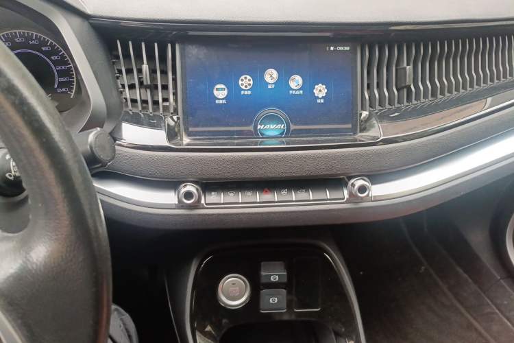 Used Haval H2s 2017 Red-Label 1.5T Manual Elite Model Audio And AC Panel