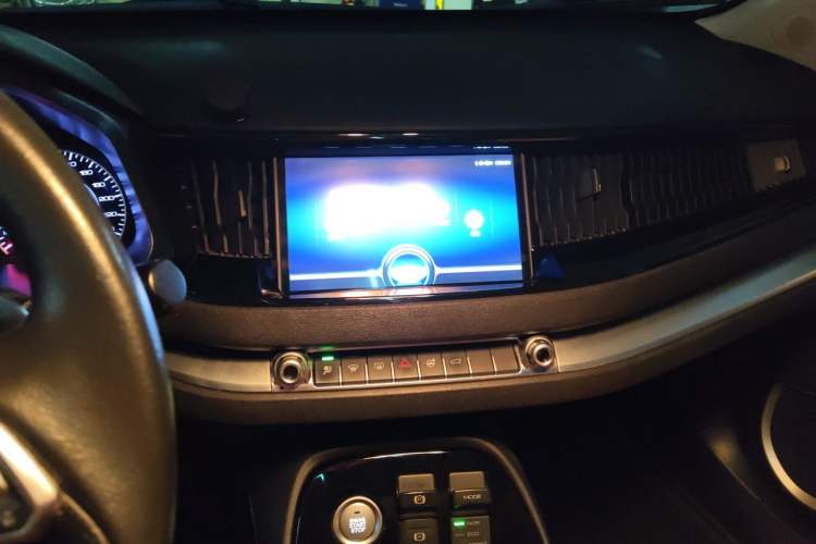 Used Haval H2s 2017 Red-Label 1.5T Dual-Clutch Elite Model Audio And AC Panel