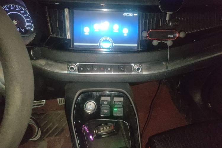 Used Haval H2s 2017 Blue Label 1.5T Dual-Clutch Luxury Model Audio And AC Panel