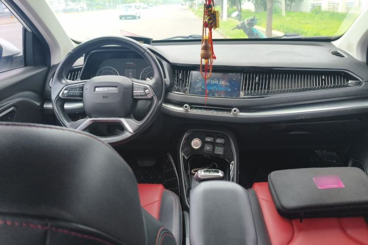 Used Haval H2s 2017 Red-Label 1.5T Dual-Clutch Elite Model Center Console