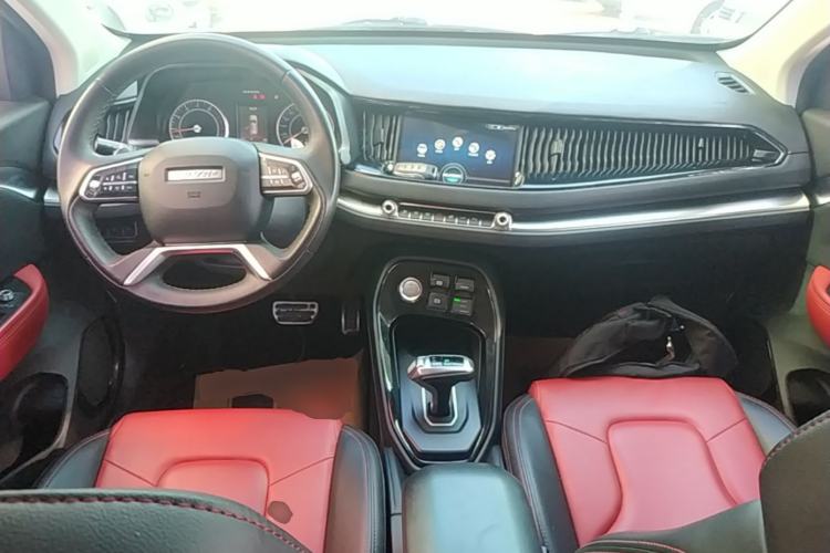 Used Haval H2s 2017 Red-Label 1.5T Dual-Clutch Luxury Model Center Console