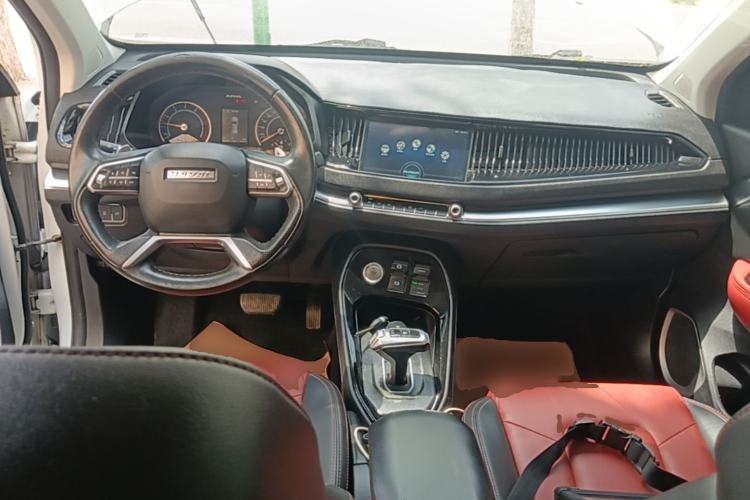 Used Haval H2s 2017 Red-Label 1.5T Dual-Clutch Comfort Model Center Console